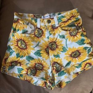 American Apparel Sun Flower Shorts🌻